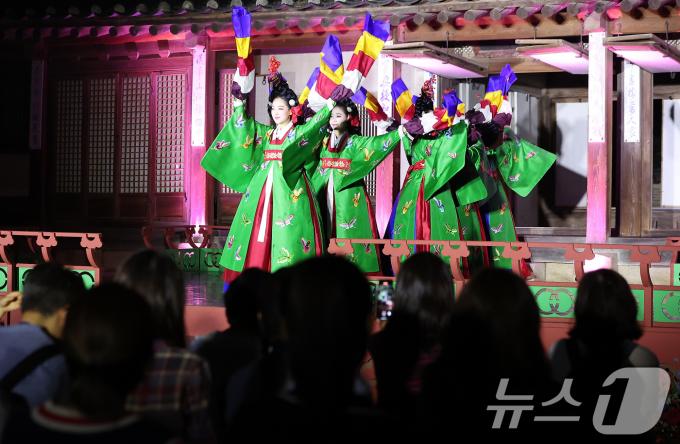 [사진] 창덕궁 달빛기행에서 즐기는 전통공연