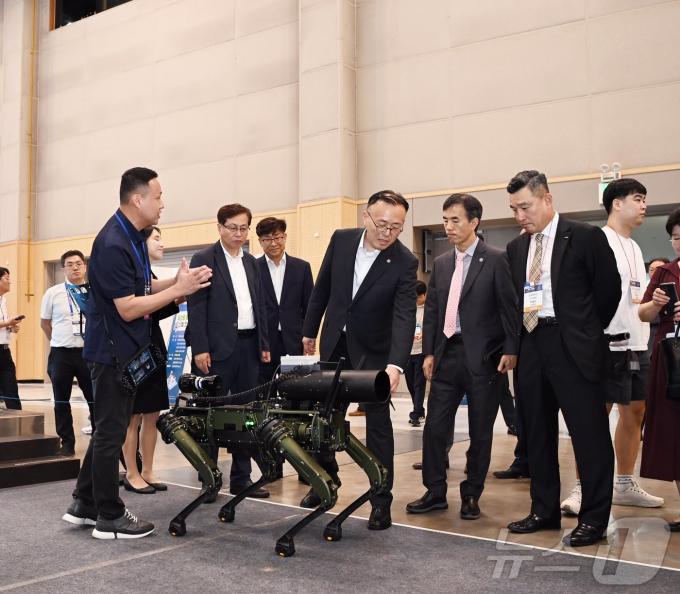 [사진] 이한경 재난안전관리본부장, 전시장 재난안전 시설 점검