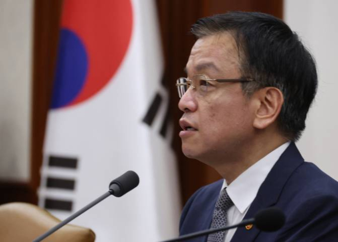 최상목 경제부총리 겸 기획재정부 장관이 12일 오전 서울 종로구 정부서울청사에서 열린 경제관계장관회의에 참석해 발언하고 있다./사진=뉴시스