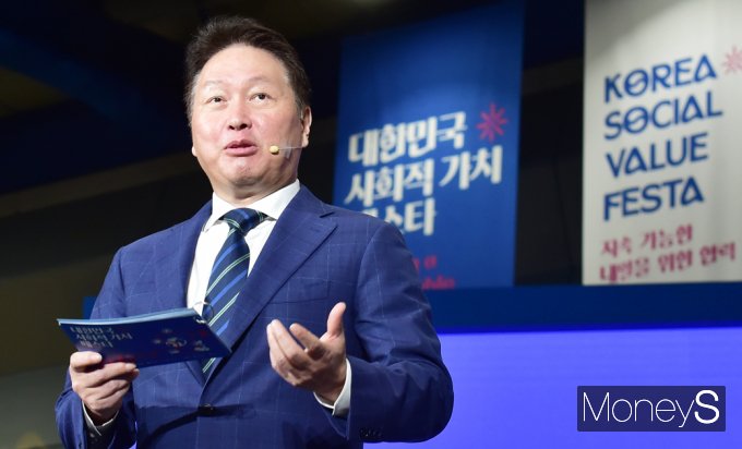 최태원 대한상공회의소 회장(SK그룹 회장)이 12일 서울 코엑스에서 개막한 '제1회 대한민국 사회적 가치 페스타'에서 개회사를 하고 있다. / 사진=임한별 기자