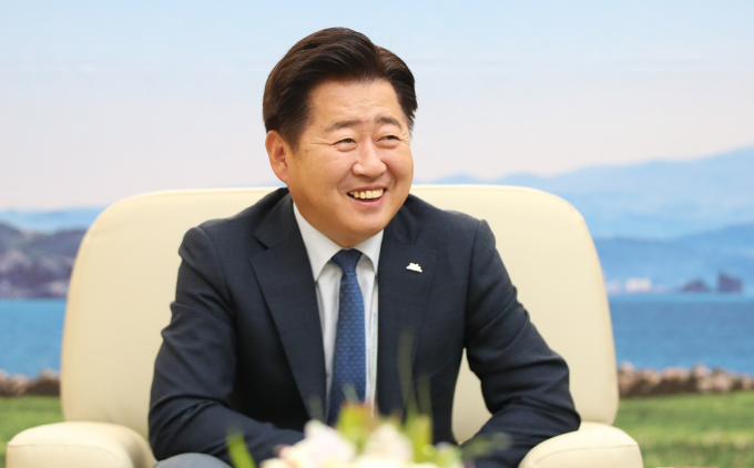 사전선거운동 혐의로 벌금형을 선고받은 오영훈 제주지사가 지사직을 유지했다. 사진은 지난 6월 제주 서귀포시 제주국제컨벤션센터에서 인터뷰를 진행 중인 오영훈 제주지사. /사진=뉴시스