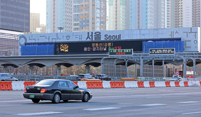 한국도로공사가 지난 5년 8개월간 9억7300만원의 통행료가 중복납부됐다고 밝혔다. 사진은 경기 성남시 분당구 서울톨게이트. /사진=뉴시스
