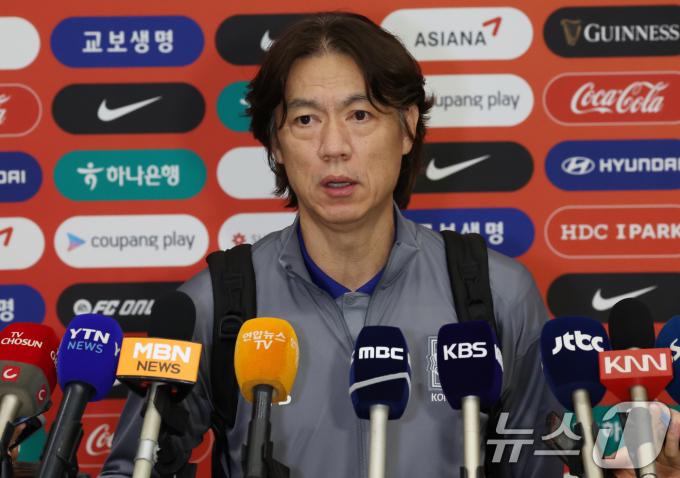 [사진] 홍명보 감독 귀국 인터뷰