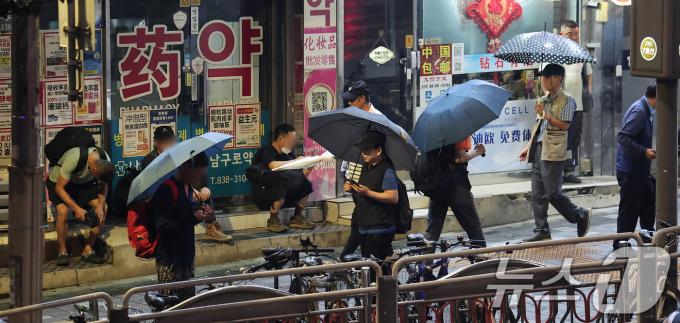 [사진] 추석 명절 앞두고 일자리 찾기 위해 나온 일용직 노동자들