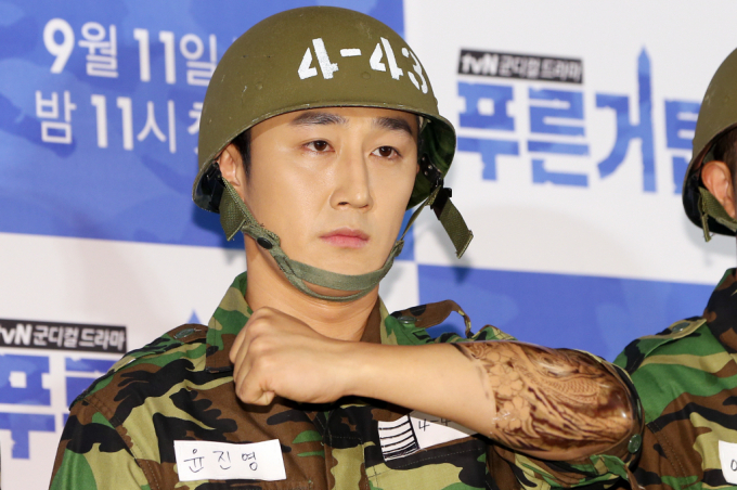 tvN '푸른거탑'에 출연해 얼굴을 알린 배우 윤진영이 부친상을 당했다. 사진은  tvN 시트콤 '푸른거탑 제로' 제작발표회 모습./사진=머니투데이