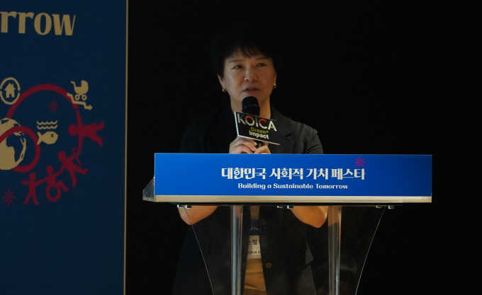 12일 '제1회 대한민국 사회적 가치 페스타'에서 열린 코이카 주최의 토의세션(주제 : ESG 패러다임과 혼합금융으로 접근하는 그린 임팩트)에서 손정미 코이카 글로벌연대·파트너십본부 이사가 환영사를 하고 있다. /사진=코이카