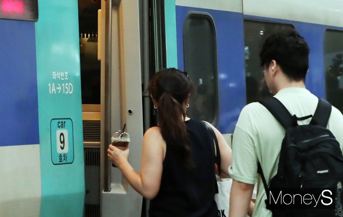 [머니S포토] 연휴 하루 전, 고향가는 발걸음 '언제나 가벼워'