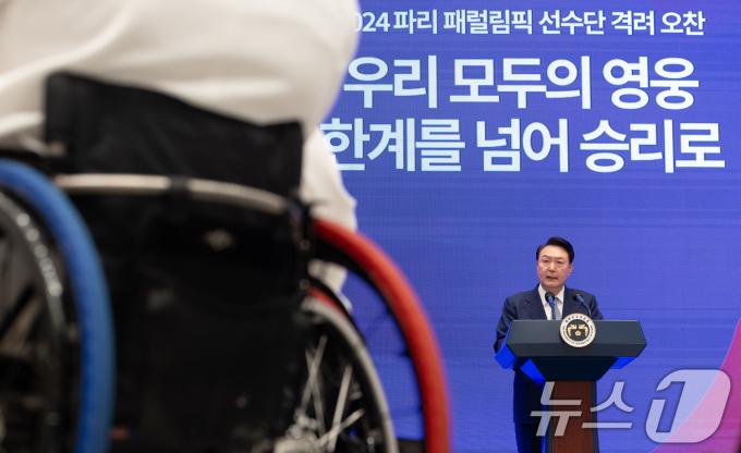 [사진] 윤석열 대통령, 파리 패럴림픽 선수단 격려