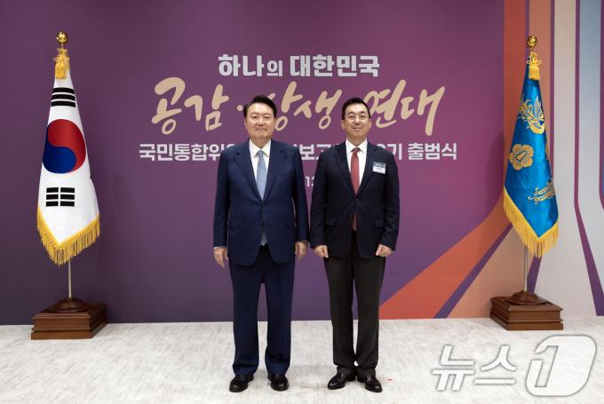 [사진] 윤석열 대통령, 3기 국민통합위 신규 민간위원 위촉