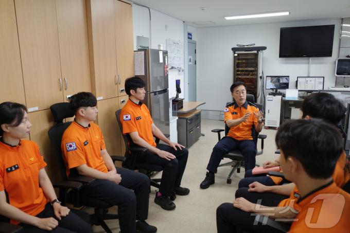 [사진] 허석곤 소방청장, 추석 연휴 근무 대원 격려