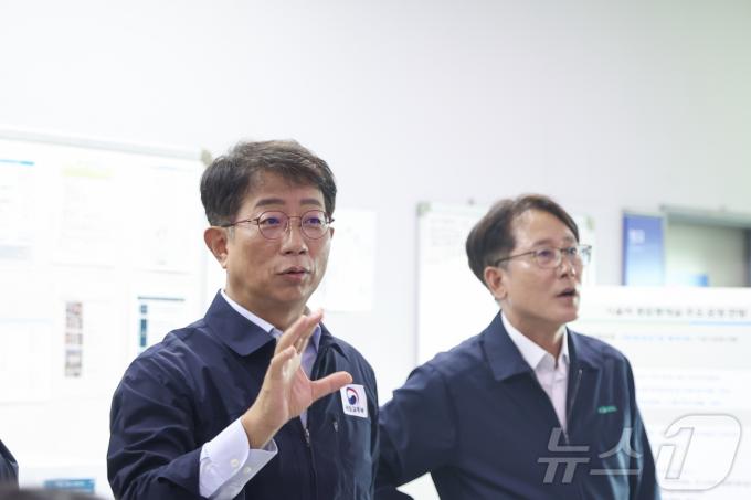 [사진] 서울역 점검 나선 박상우 장관