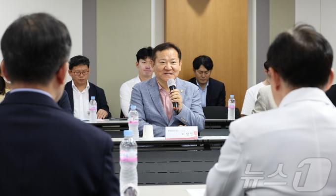 [사진] 이상민 장관, 추석 연휴 응급의료상황 점검