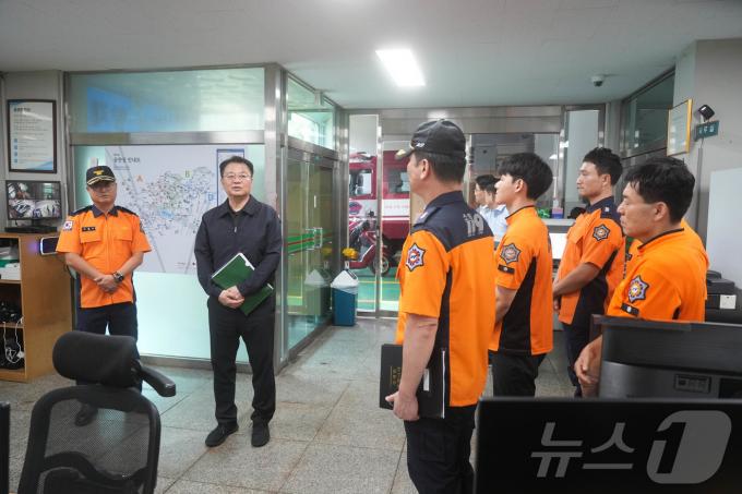 [사진] 119 안전 센터 방문한 방기선 국조실장