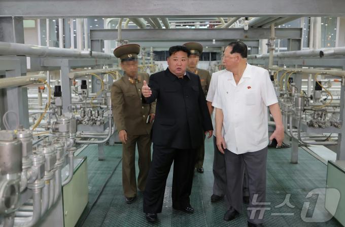 (평양 노동신문=뉴스1) = 북한 노동당 기관지 노동신문은 13일 김정은 당 총비서가 
