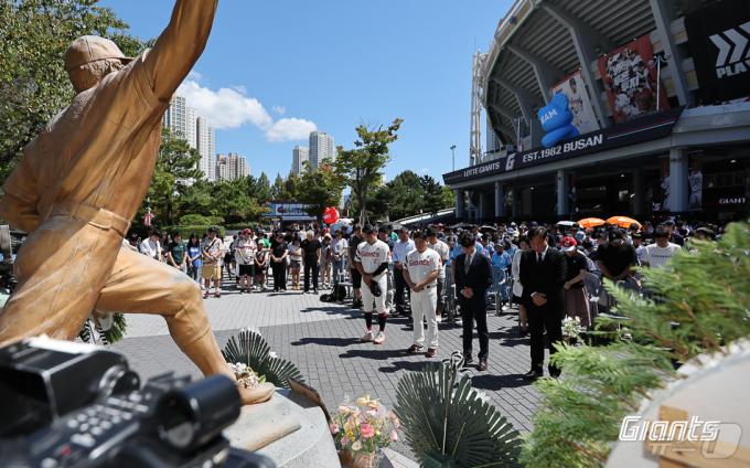[사진] 故최동원 감독 13주기 추모행사