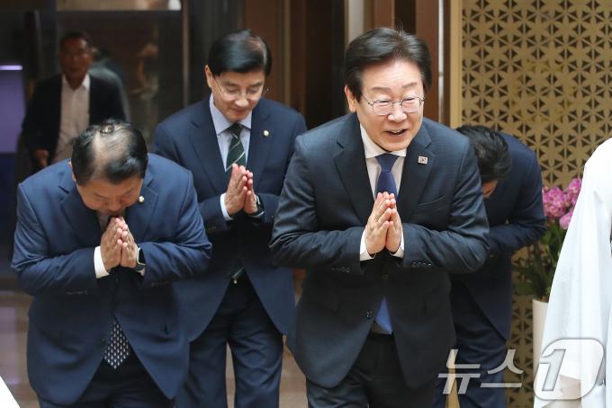 [사진] 추석 연휴 조계종 찾은 이재명 대표