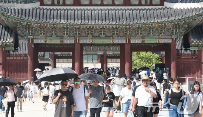 [사진] 추석 연휴 맞아 경복궁 나들이
