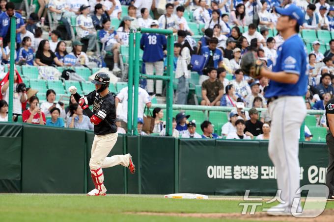 [사진] 8회 삼성 마운드 무너뜨리는 SSG