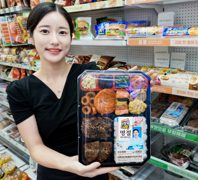 세븐일레븐은 소불고기와 알떡스테이크 등을 담은 '맛장우도시락 명절하이라이트'를 출시했다. /사진=세븐일레븐