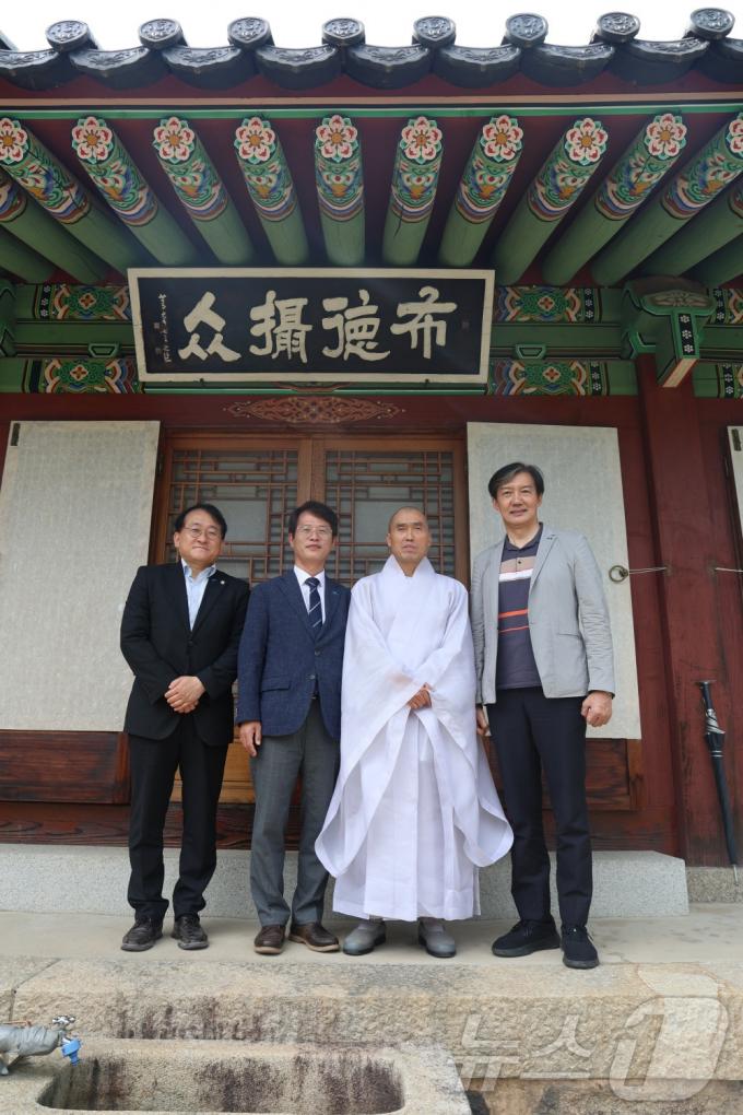 [사진] 범어사 찾은 조국 대표