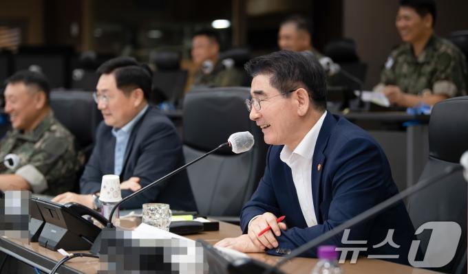 [사진] 김용현 국방부 장관, 추석 맞아 해외파병부대 장병 격려