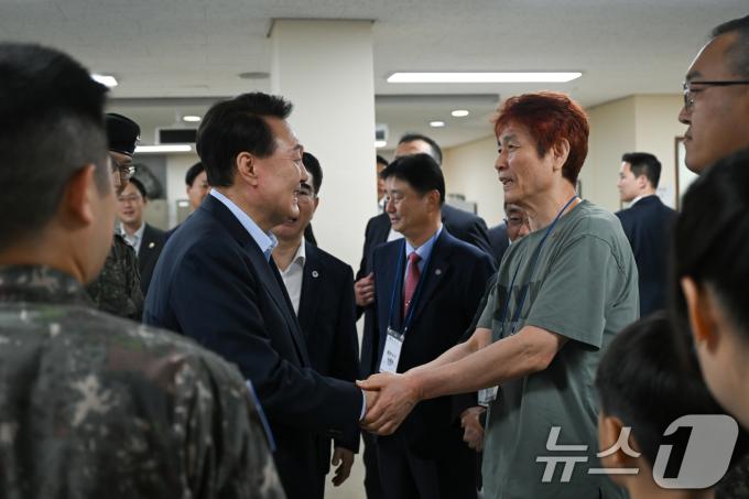[사진] 윤석열 대통령, 추석 명절 군 부대 방문