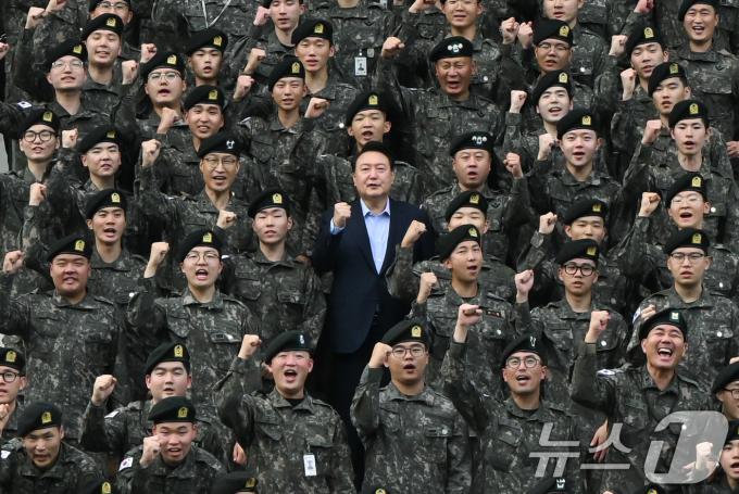 [사진] 윤석열 대통령, 추석 명절 장병들 격려
