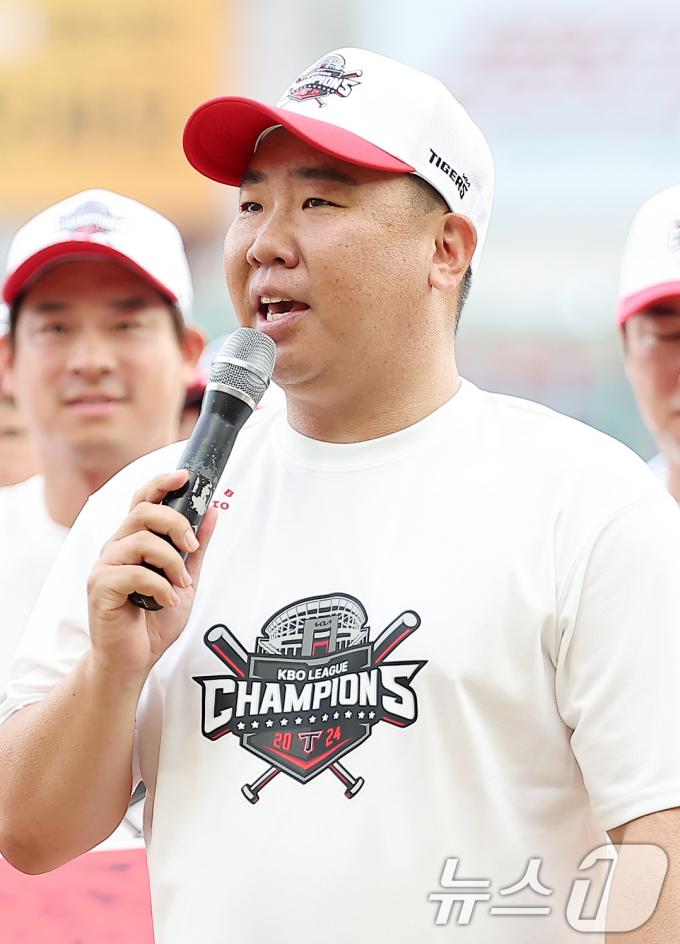[사진] 역대 두 번째 최연소 정규리그 우승 감독이 된 이범호 감독