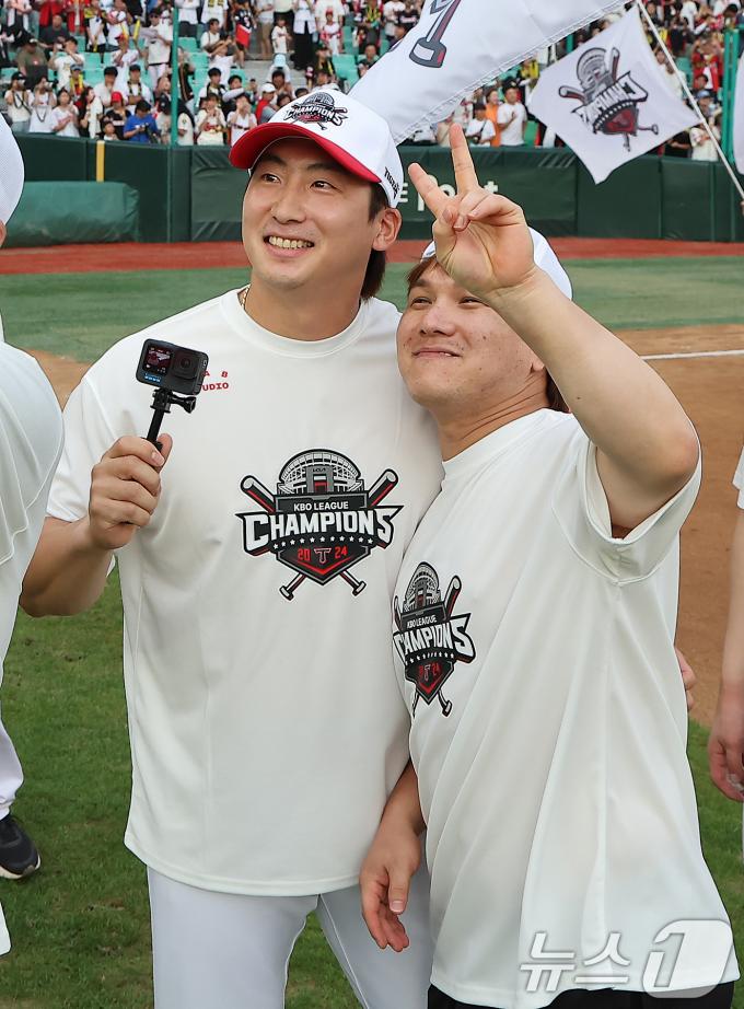 [사진] 나성범·김선빈, 이 순간을 영원히