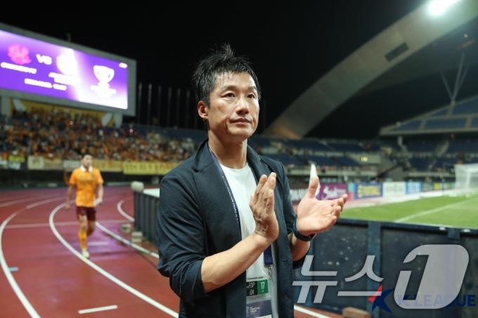 [사진] 역사적인 아시아 무대 첫 승 신고한 광주FC 이정효 감독