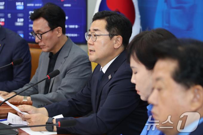 박찬대 더불어민주당 원내대표가 13일 오전 서울 여의도 국회에서 열린 최고위원회의에서 모두발언을 통해 