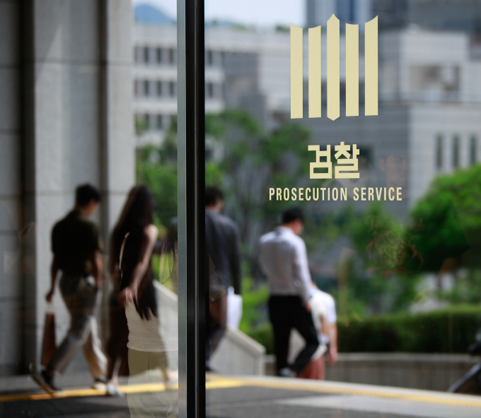검찰이 불법체류 여성을 고용해 성매매를 알선한 업소 운영자에 대해 보완수사를 펼쳐 구속 상태로 재판에 넘겼다. /사진=뉴스1