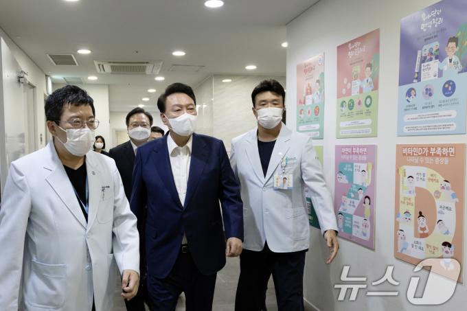 [사진] 윤석열 대통령, 어린이병원 현장 방문