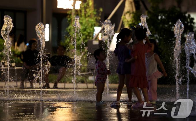 [사진] 유례 없던 '추석 폭염' 주말부터 꺾인다