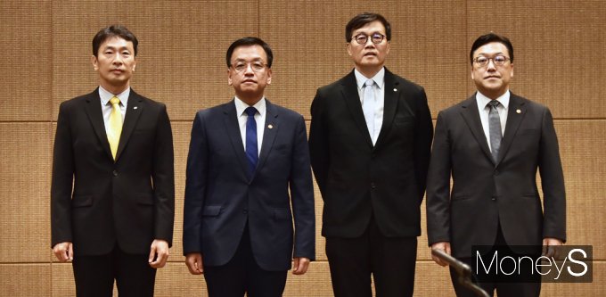 최상목 경제부총리 겸 기획재정부 장관과 이복현 금융감독원장, 이창용 한국은행 총재, 김병환 금융위원장이 19일 서울 서초구 서울지방조달청에서 거시경제금융회의를 진행했다./사진=머니S 임한별 기자