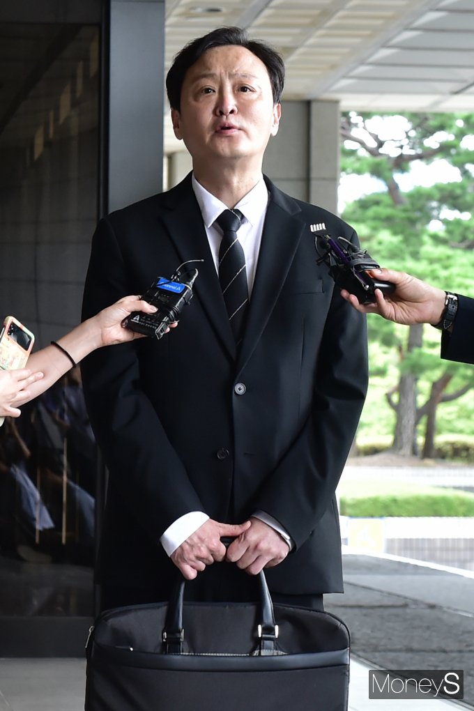 [머니S픽] 티메프 '첫' 檢 조사, 고개숙인 류광진 · 묵묵부답 류화현