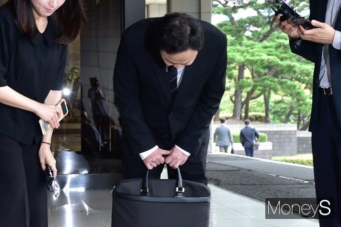 [머니S포토] 티메프 첫 檢 조사, 고개숙인 티몬 '류광진' 대표