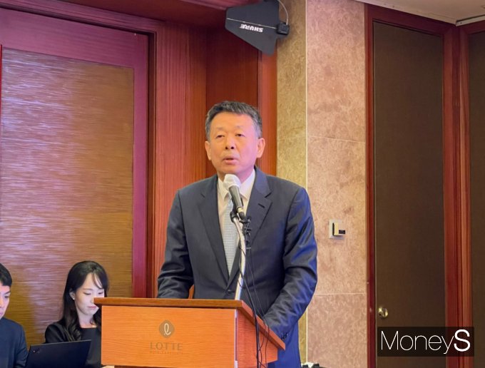 김광일 MBK파트너스 부회장이 19일 서울 을지로 롯데호텔 서울에서 열린 '고려아연 공개매수 관련 기자회견'에서 공개매수 배경을 설명하고 있다. / 사진=이한듬 기자 