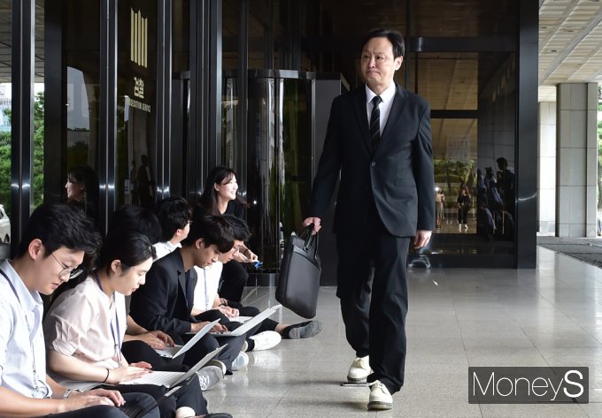 [머니S포토] 티메프 사태 檢 조사 출석하는 '류광진' 대표