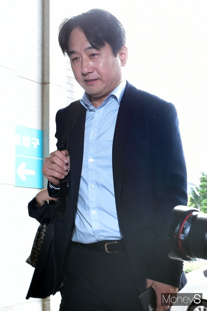 [머니S포토] 檢 조사 출석한 티메프 '류화현' 대표