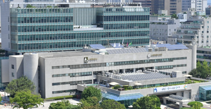 수원시청 전경.  