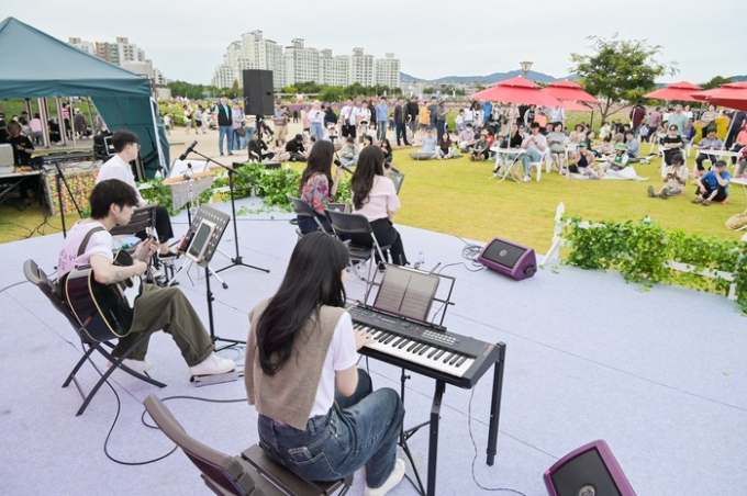 2023양주천만송이천일홍축제 버스킹 공연. / 사진제공=양주시
