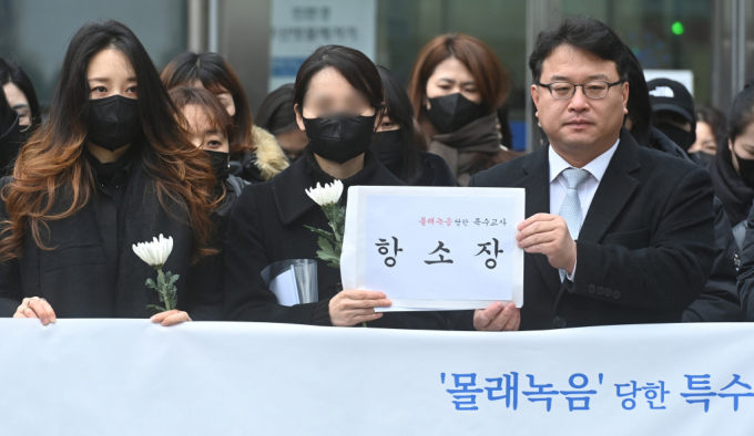 웹툰 작가 주호민의 아들을 정서적 아동학대 혐의로 유죄를 선고받은 특수교사의 항소심이 다음달 시작된다. /사진=뉴시스