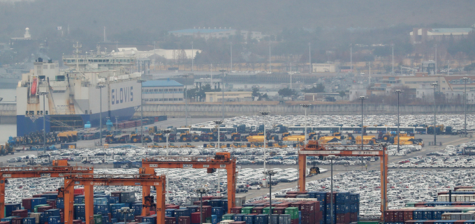 국산 하이브리드차 수출이 꾸준히 증가하고 있다. 사진은 경기 평택시 포승읍 평택항 수출 야적장에 주차된 수출용 차의 모습. /사진=뉴스1