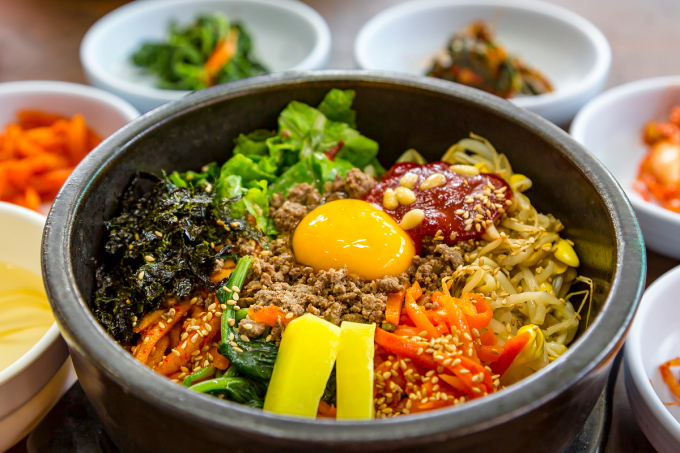 한국 전통음식인 돌솥비빔밥 조리 기술이 중국 무형문화유산으로 지정된 사실이 뒤늦게 알려진 가운데 정부가 역사 왜곡을 바로잡는 노력을 계속할 것을 촉구했다./사진=이미지투데이