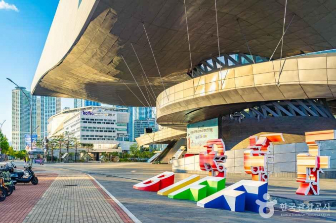 영화의전당은 고전 명화와 예술·독립 영화를 상영하는 극장과 다목적 공연장 등으로 이루어져 있다. /사진=한국관광공사 김정흠 여행작가