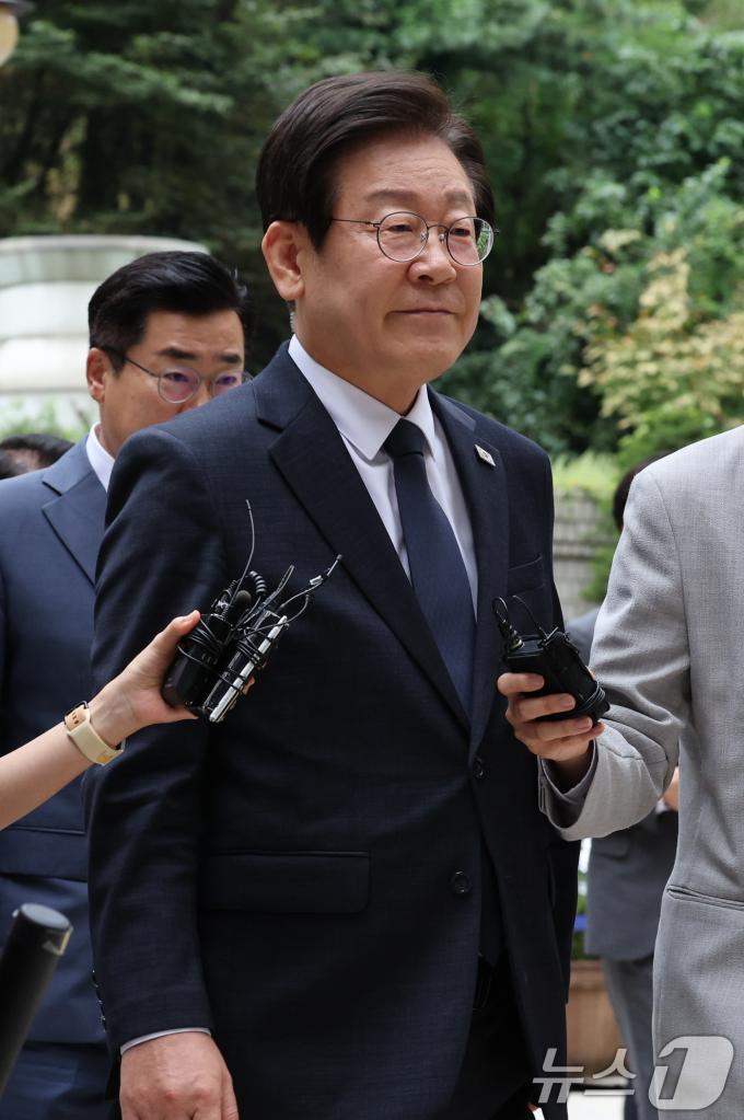이재명 더불어민주당 대표가 20일 오전 서울 서초구 서울중앙지법에서 열린 공직선거법 위반 관련 결심 공판에 출석하고 있다. 2024.9.20/뉴스1 ⓒ News1 장수영 기자