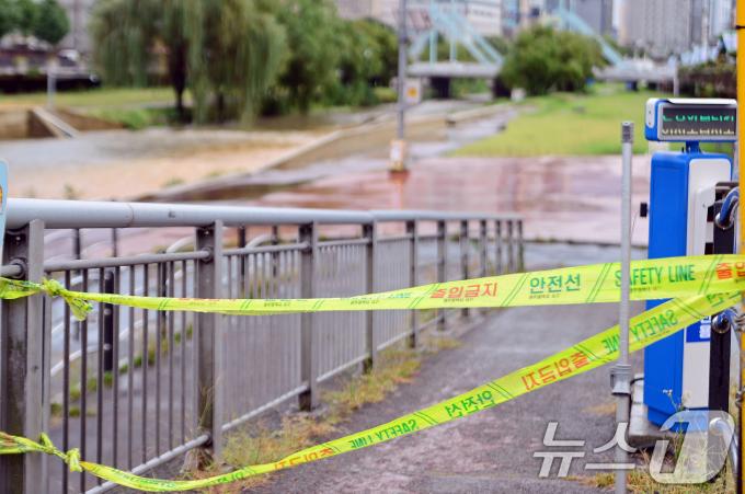 [뉴스1 PICK]'폭탄처럼 내리는 가을장마'…주말까지 300mm 집중호우