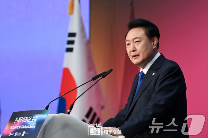 윤석열 대통령이 20일(현지시간) 체코 프라하 시내 한 호텔에서 열린 한·체코 비즈니스포럼에서 기조연설을 하고 있다. (대통령실 홈페이지) 2024.9.21/뉴스1 ⓒ News1 송원영 기자