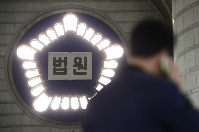 10억원을 빼돌린 60대 경리 직원 여성이 항소심에서도 실형 선고 받았다. /사진=뉴스1